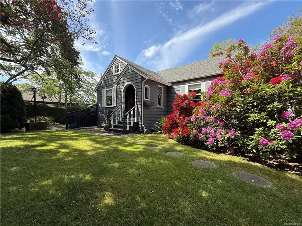 4296 CEDAR HILL Rd, Saanich BC V8N 3C5 - 2 bed, 2 bath property for sale in Saanich
