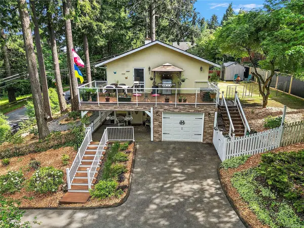6864 East Saanich Rd, Central Saanich BC V8Z 5Y9 - 4 bed, 3.0 bath in Central Saanich