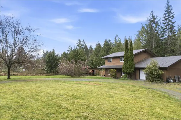 4080 Island Hwy, Qualicum Beach BC V9K 2B1 - 4 bed, 2.0 bath in Qualicum Beach