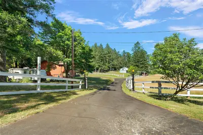 1649 Charlton Rd, Saanich BC V9E 2C8