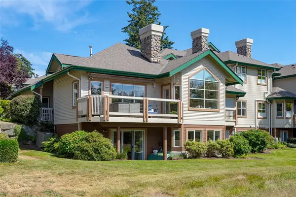 530 Marsett Pl #76, Saanich BC V8Z 7J2 - 3 bed, 3.0 bath in Saanich