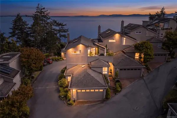 #5 - 4771 Cordova Bay Rd #5, Saanich BC V8Y 2J7 - 2 bed, 3 bath property for sale in Saanich