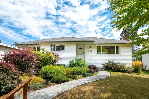 3493 Cardiff Pl, Oak Bay BC V8P 4Y9 - 3 bed, 2 bath property for sale in Oak Bay