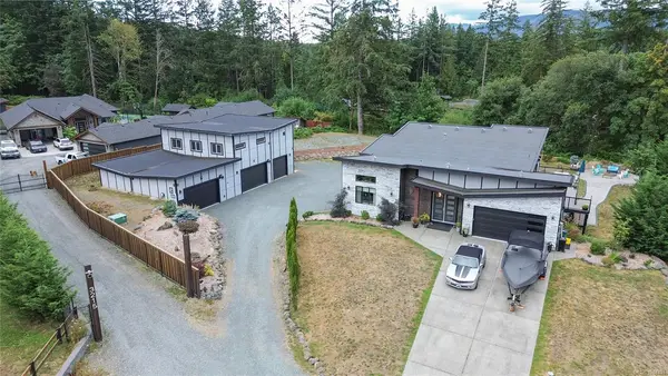3211 Pinder Pl, Cobble Hill BC V0R 1L6 - 6 bed, 5 bath property for sale in Cobble Hill