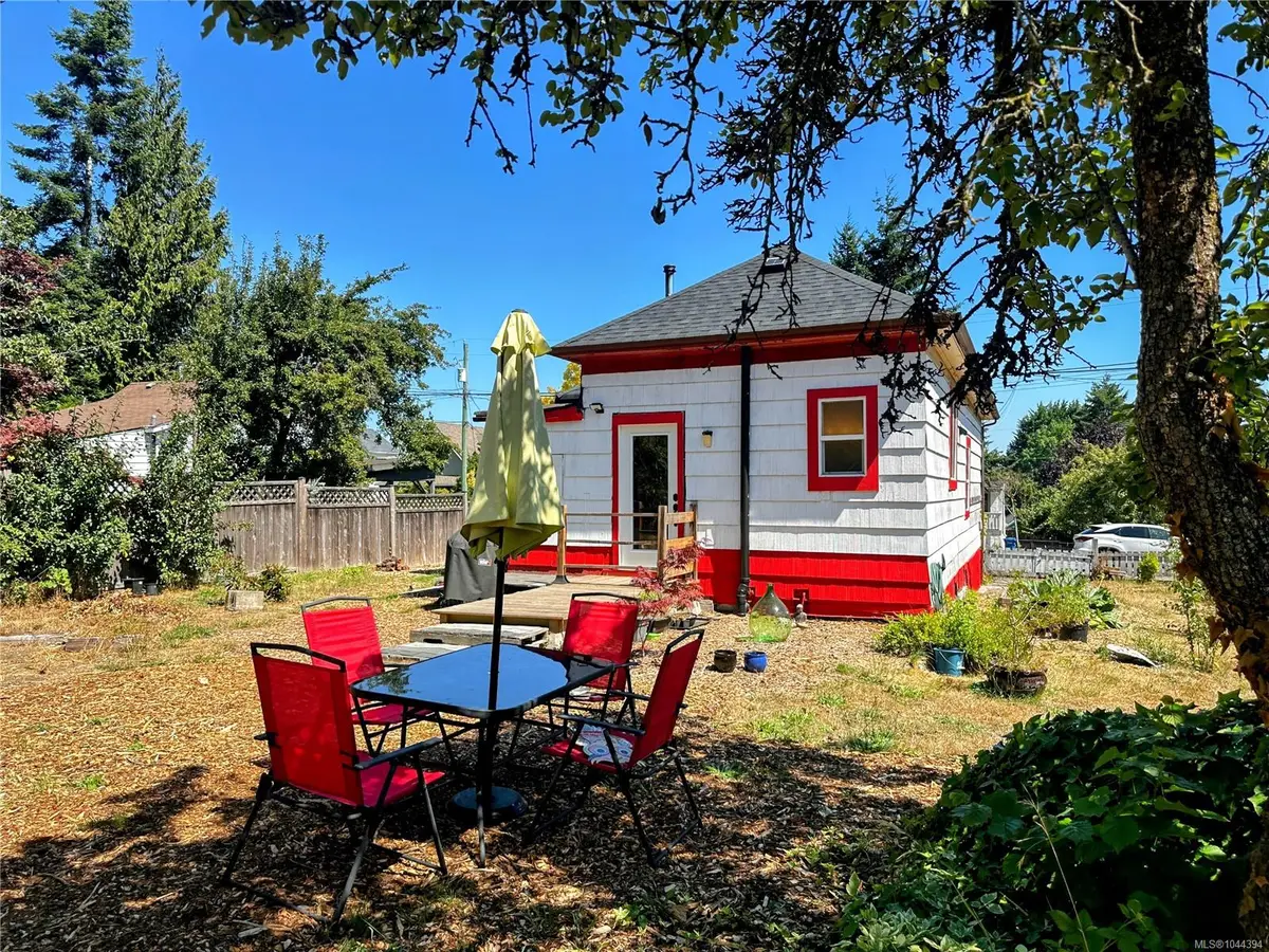 37 Strickland St, Nanaimo BC V9R 4S1