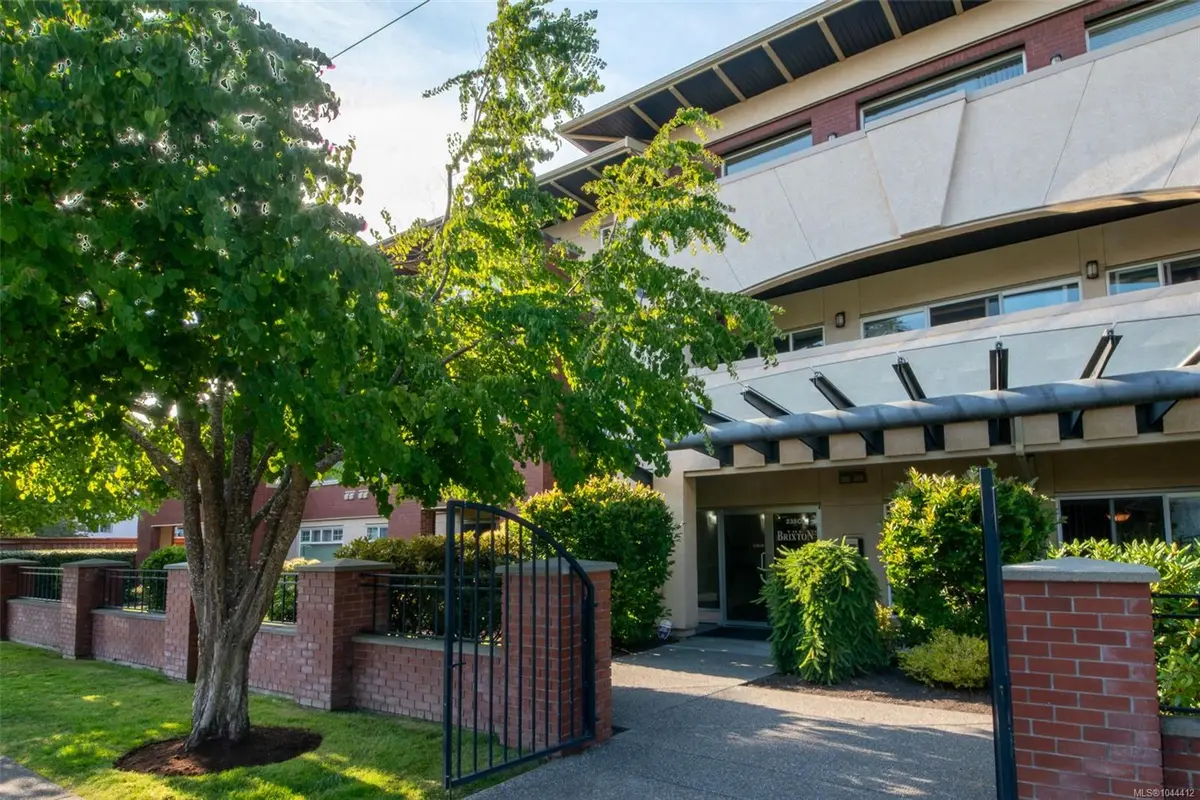 2380 Brethour Ave #202, Sidney BC V8L 2A5