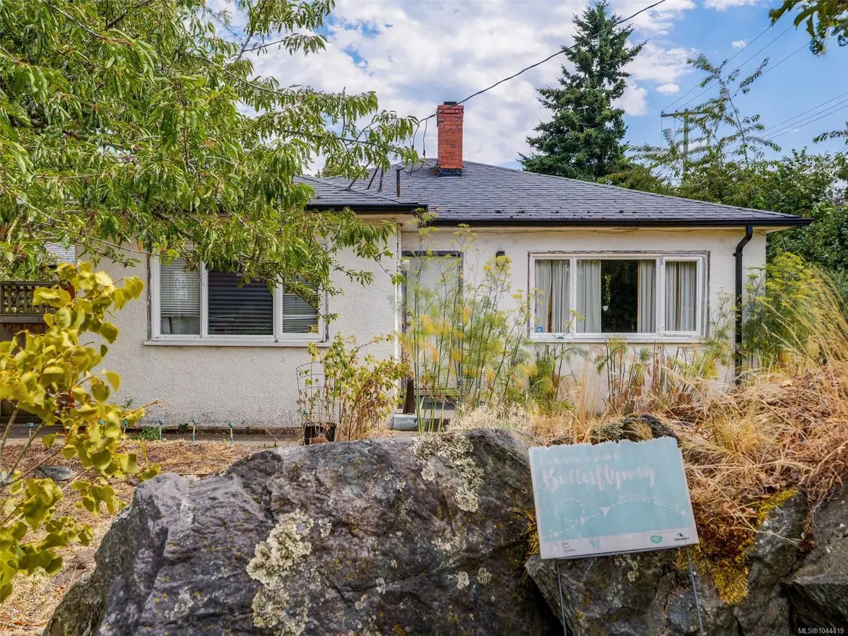 2607 Shelbourne St, Victoria BC V8R 2Z2