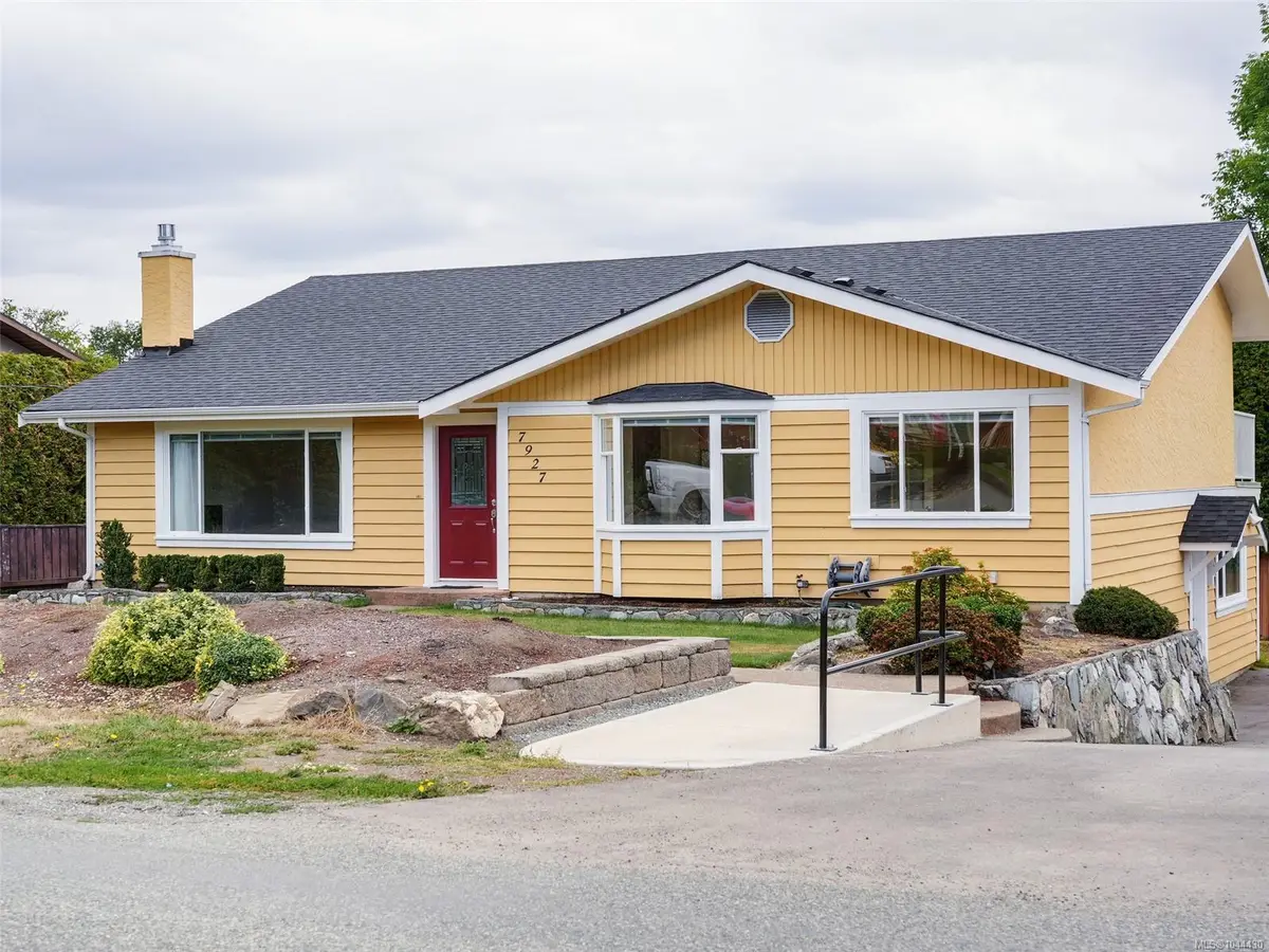 7927 Wallace Dr, Central Saanich BC V8M 1L4