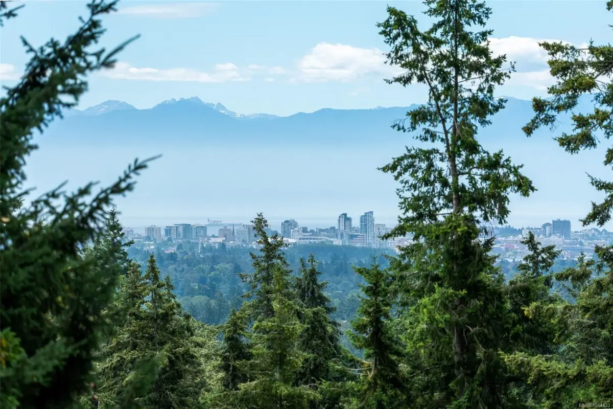 940 Boulderwood Rise #201, Saanich BC V8Y 3H5