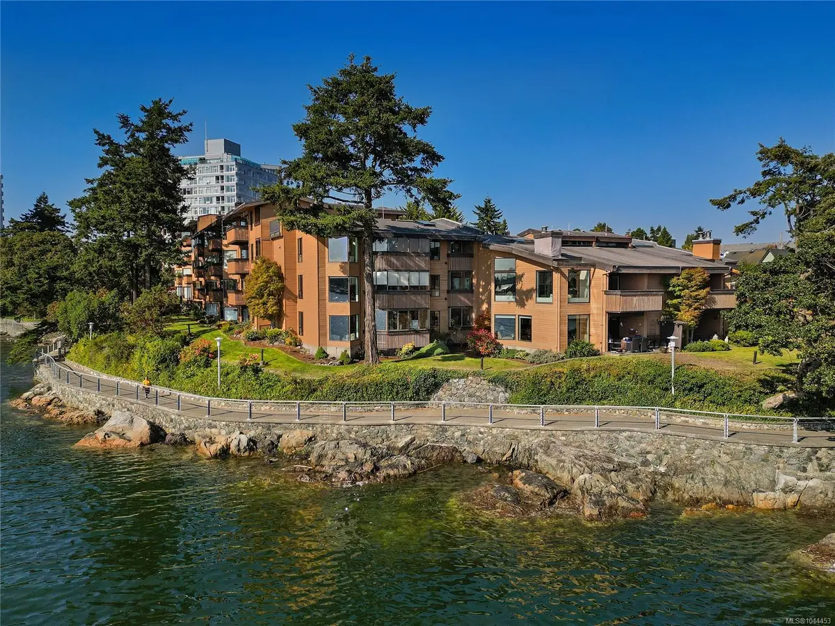 630 Seaforth St #209, Victoria BC V9A 3R7