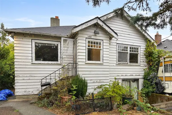 482 Ker Ave, Saanich BC V9A 2B7 - 3 bed, 1 bath property for sale in Saanich