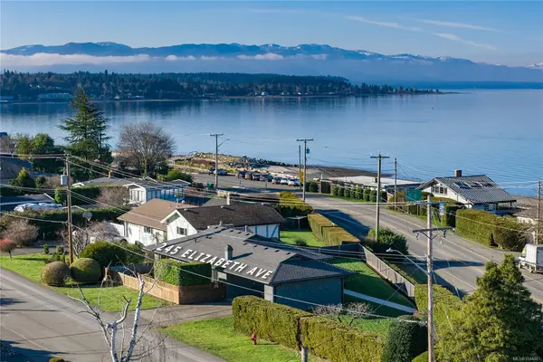 245 Elizabeth Ave, Qualicum Beach BC V9K 1G8 - 3 bed, 2 bath property for sale in Qualicum Beach
