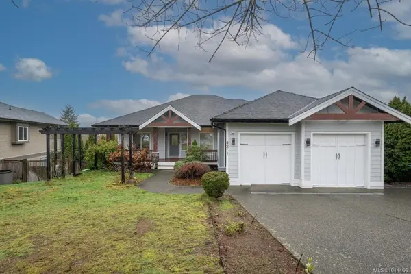 497 Poets Trail Dr, Nanaimo BC V9R 7C5 - 6 bed, 4.0 bath in Nanaimo
