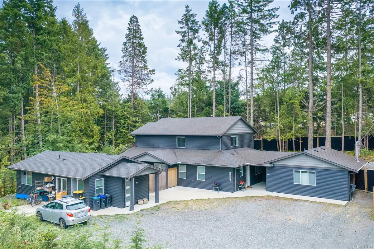 242 Sunningdale Rd E, Qualicum Beach BC V9K 1L3