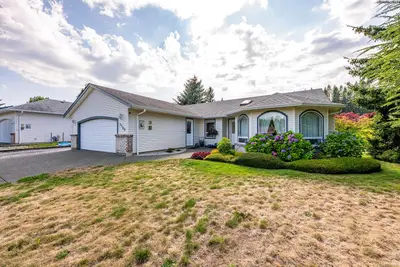 1780 Valley View Dr, Courtenay BC V9N 8S4
