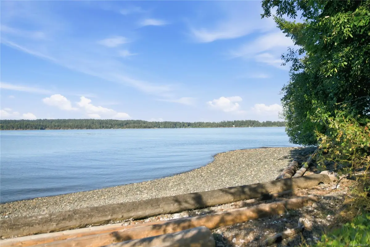 312 Roland Rd, Ladysmith BC V9G 1X8