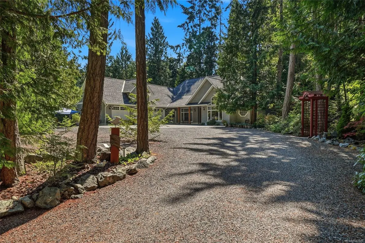382 Dorset Rd, Qualicum Beach BC V9K 1H5