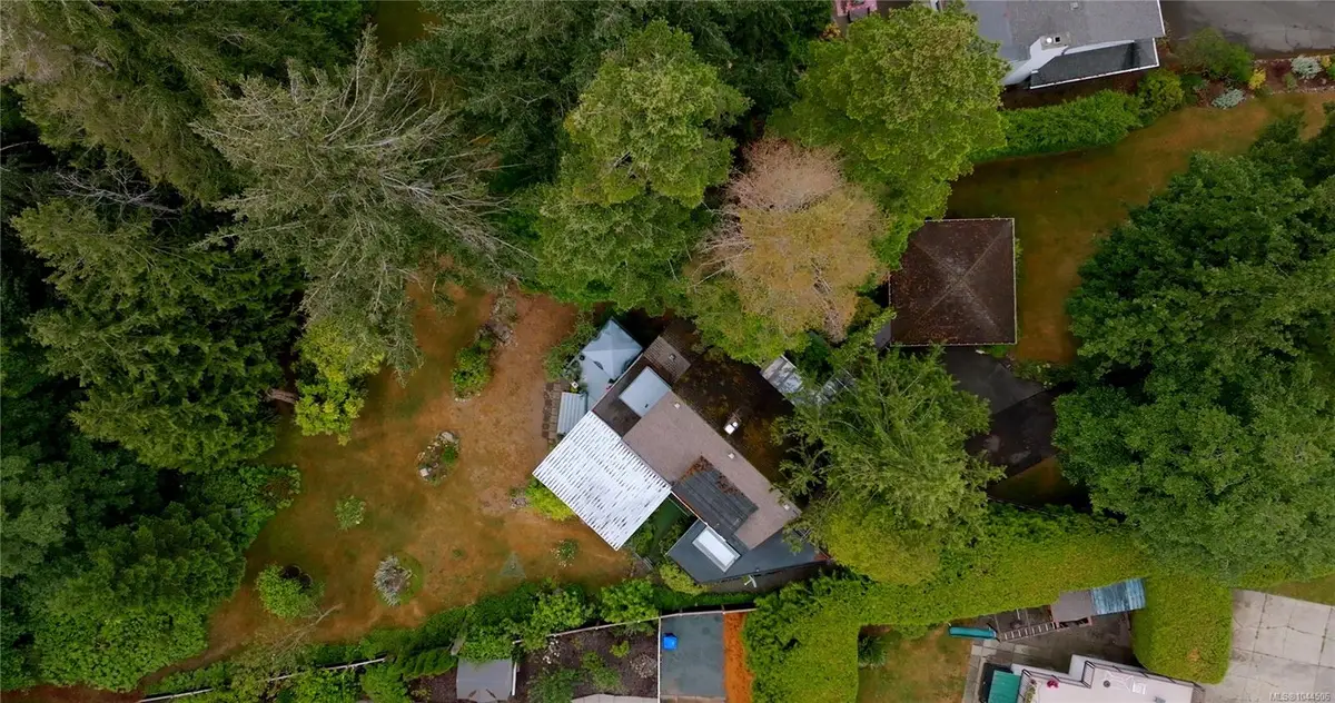 1719 Centennial Ave E, Comox BC V9M 2W3
