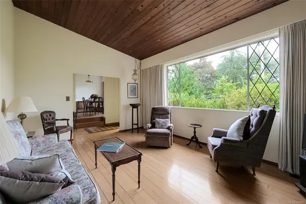 3938 Shorncliffe Rd, Saanich BC V8P 2T6 - 3 bed, 2.0 bath in Saanich