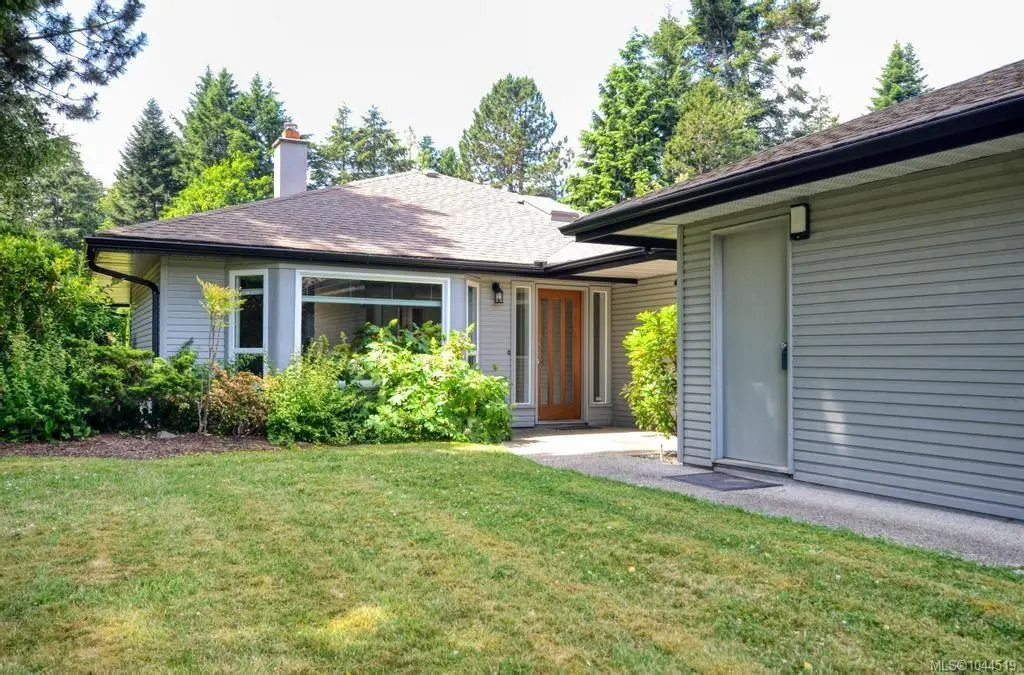 4630 Lochside Dr #6, Saanich BC V8Y 2T1