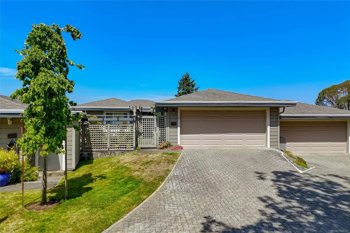 2829 Arbutus Rd #607, Saanich BC V8N 5X5