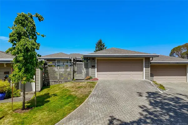 2829 Arbutus Rd #607, Saanich BC V8N 5X5 - 2 bed, 2.0 bath in Saanich