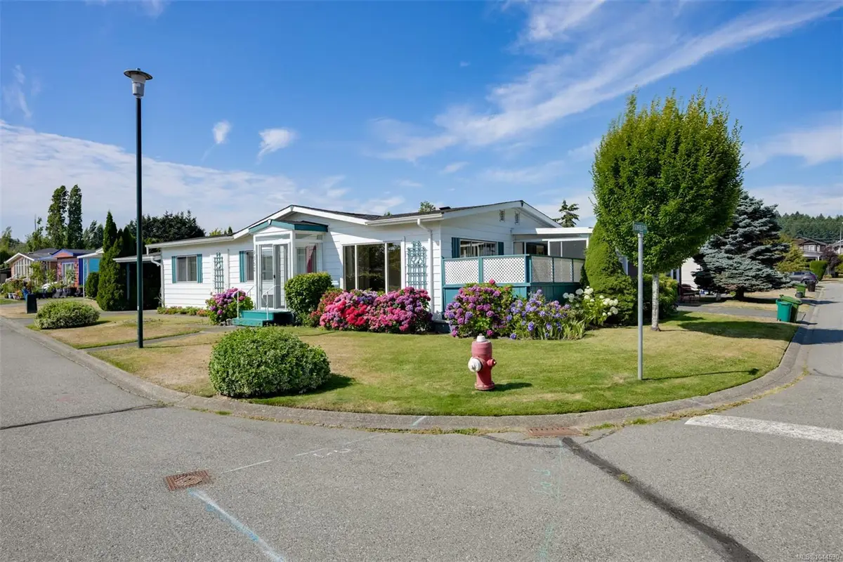 9362 Village Way, Sidney BC V8L 4N8