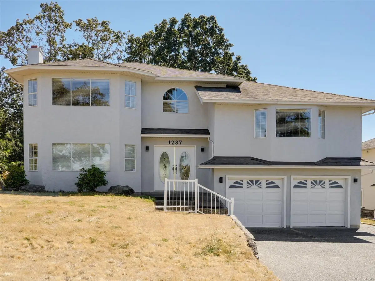 1287 Carmichael Crt, Saanich BC V8Z 7B9