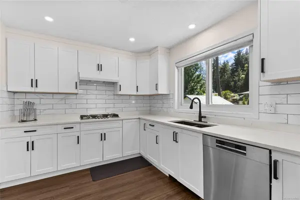1039 Haslam Ave, Langford BC V9B 2N3 - 3 bed, 3.0 bath in Langford