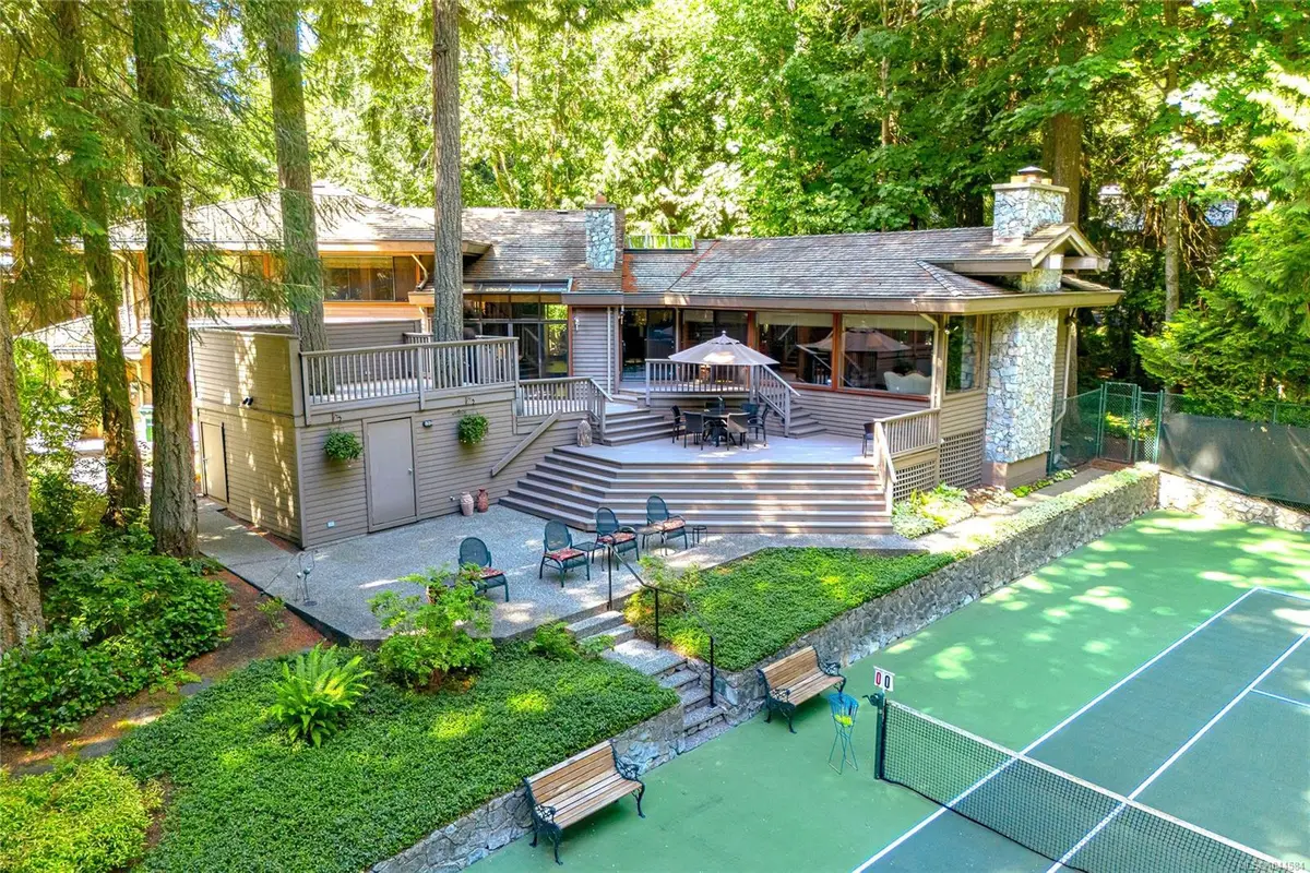 1015 Kentwood Pl, Saanich BC V8Y 2R2