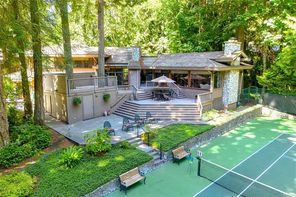 1015 Kentwood Pl, Saanich BC V8Y 2R2 - 3 bed, 3.0 bath in Saanich
