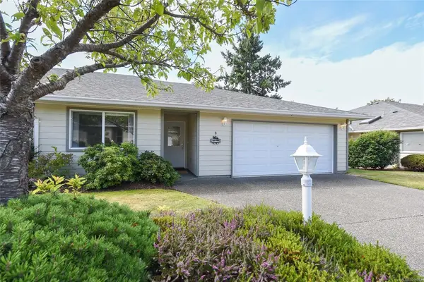 417 Heather Crt #8, Comox BC V9M 1M3 - 2 bed, 2 bath property for sale in Comox