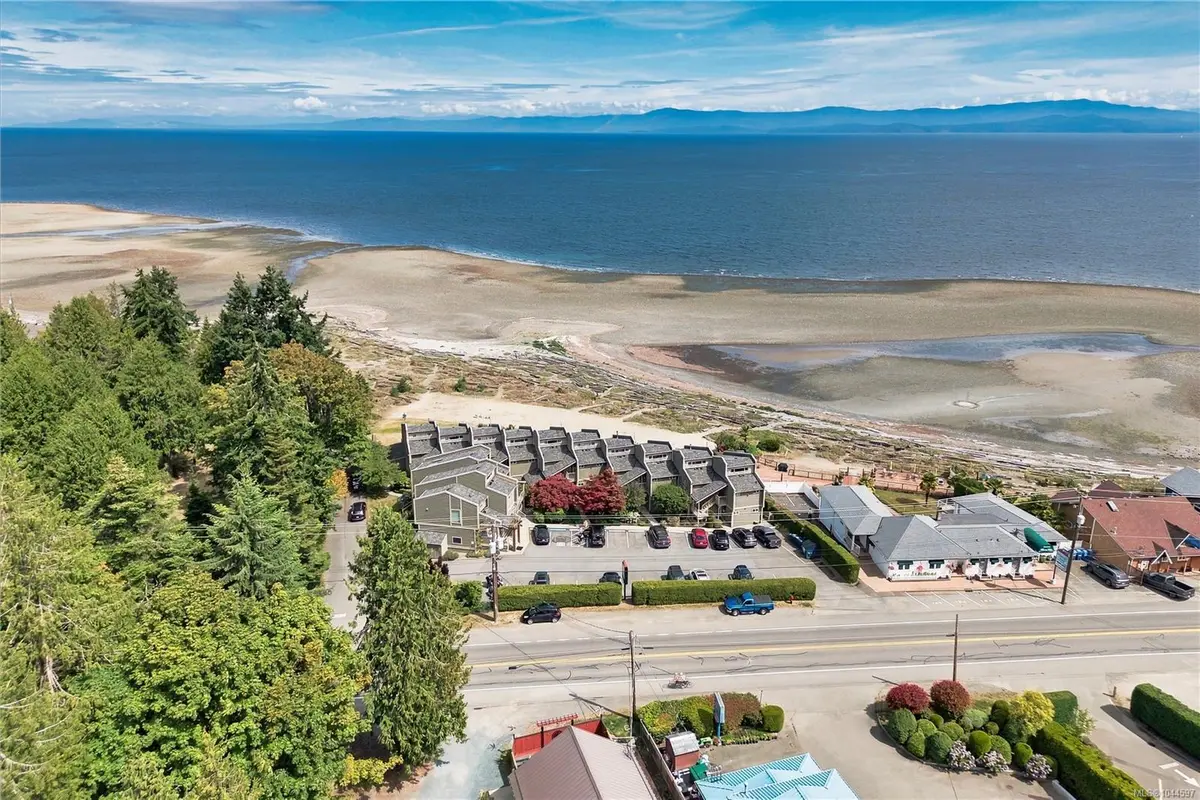 3295 Island Hwy W #202, Qualicum Beach BC V9K 2C6