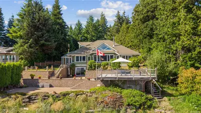 7602 Ships Point Rd, Fanny Bay BC V0R 1W0