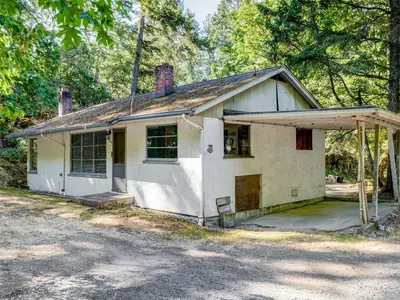 5142 West Saanich Rd, Saanich BC V9E 2E7