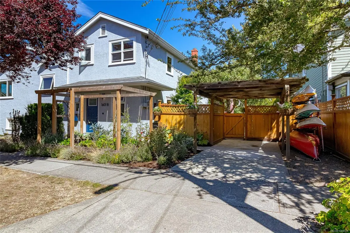 1601 Haultain St #B, Victoria BC V8R 2K6