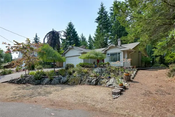 2340 Larsen Rd, Shawnigan Lake BC V8H 2E7 - 2 bed, 2 bath property for sale in Shawnigan Lake