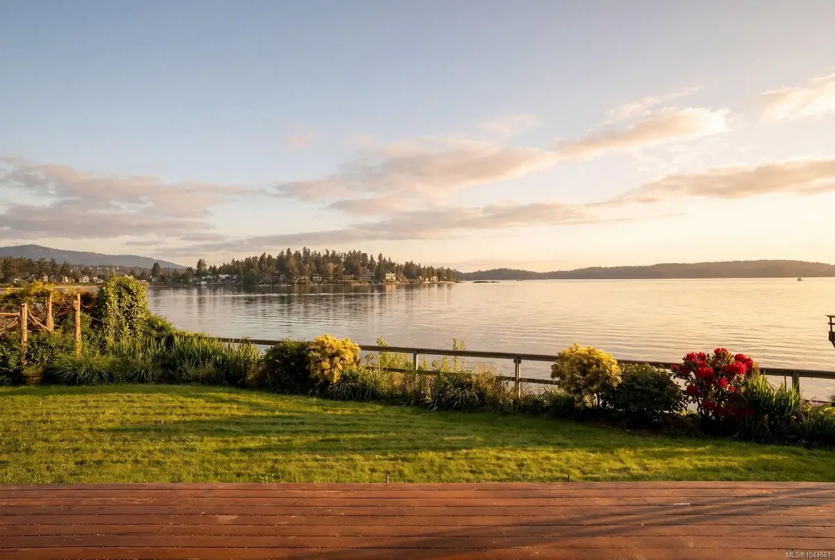 2444 Whidby Lane, Sidney BC V8L 2K3