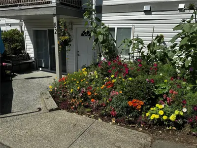 840 Braidwood Rd #2, Courtenay BC V9N 3R9
