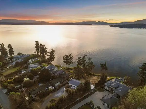 9760 Glynnwood Park Rd, North Saanich BC V8L 5H4 - 4 bed, 2.0 bath in North Saanich
