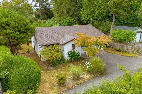 A-1143 Munro St, Esquimalt BC V9A 5P3 - 2 bed, 1 bath property for sale in Esquimalt