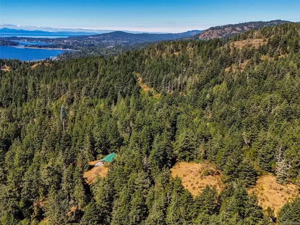 5036 Glinz Lake Rd, Sooke BC V9Z 0E3 - 3 bed, 2.0 bath in Sooke