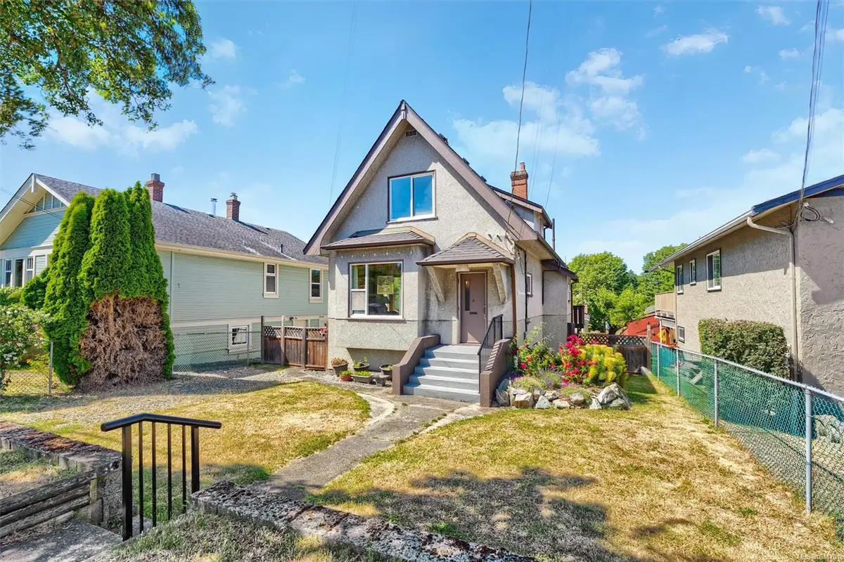 1456 Denman St, Victoria BC V8R 1X6
