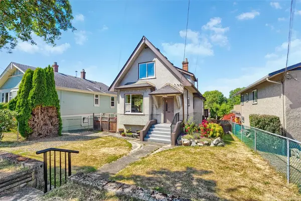 1456 Denman St, Victoria BC V8R 1X6 - 4 bed, 1 bath property for sale in Victoria