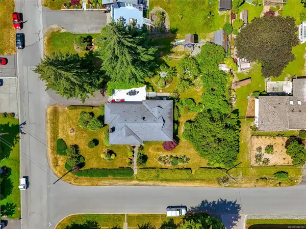 6224 Robin Way, Central Saanich BC V8Z 5X8 - 5 bed, 3.0 bath in Central Saanich