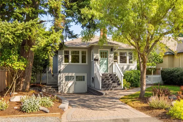 2168 Bartlett Ave, Oak Bay BC V8S 2P9 - 4 bed, 2 bath property for sale in Oak Bay