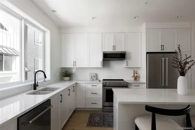 10145 Fifth St #7, Sidney BC V8L 0E4