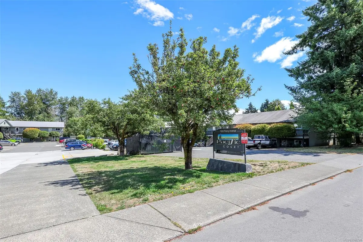 1520 Piercy Ave #8, Courtenay BC V9N 3E9