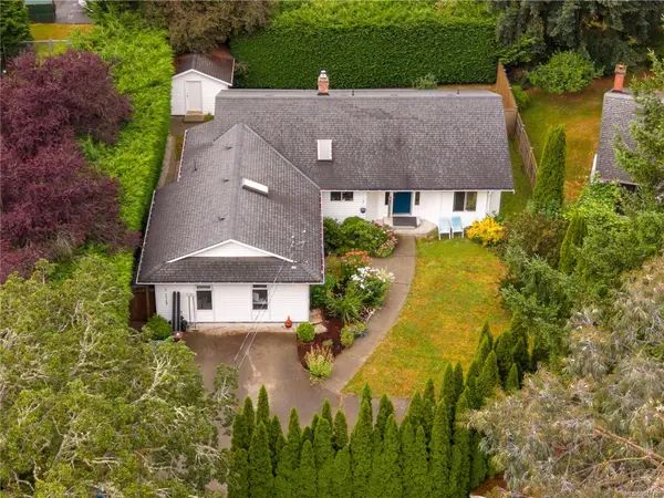 1215 Stelly's Cross Rd #2, Central Saanich BC V8M 1H3 - 4 bed, 3.0 bath in Central Saanich