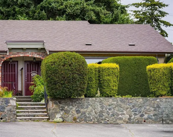 3968 Cedar Hill Rd #7, Saanich BC V8N 3B8 - 2 bed, 2.0 bath in Saanich